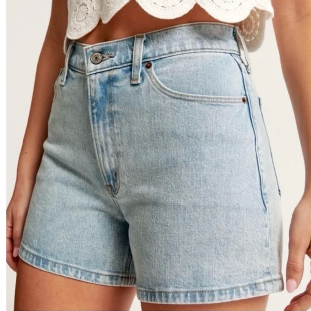 Abercrombie & Fitch | High Rise Mom Short 4 inch Inseam Light Wash